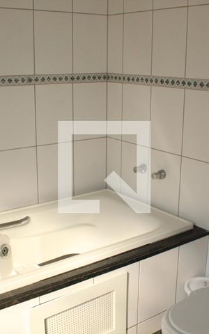 Casa de condomínio para alugar com 450m², 3 quartos e 5 vagasQuarto 1 - Banheiro 