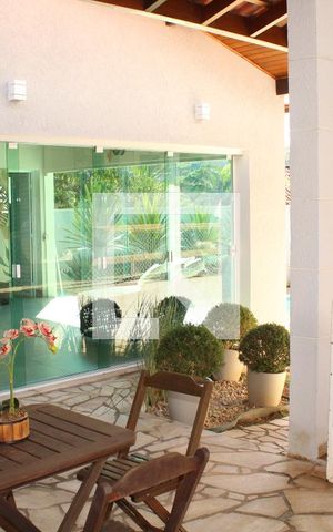 Casa de condomínio para alugar com 450m², 3 quartos e 5 vagasÁrea externa  