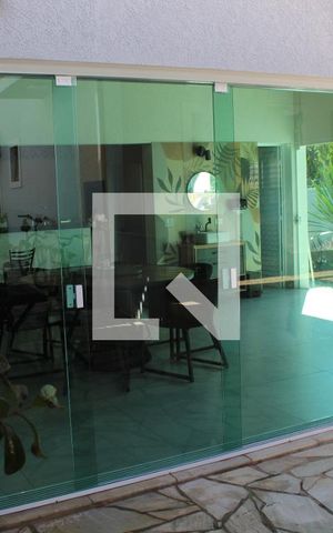 Casa de condomínio para alugar com 450m², 3 quartos e 5 vagasÁrea externa  