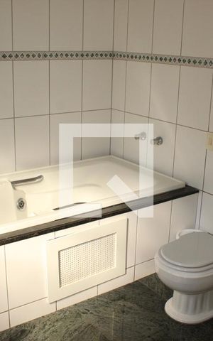 Casa de condomínio para alugar com 450m², 3 quartos e 5 vagasQuarto 1 - Banheiro 