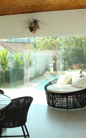 Casa de condomínio para alugar com 450m², 3 quartos e 5 vagasÁrea externa  