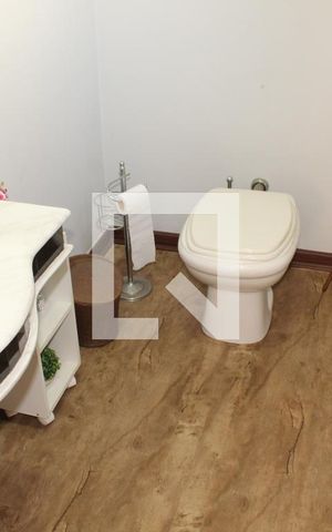 Casa de condomínio para alugar com 450m², 3 quartos e 5 vagasLavabo 