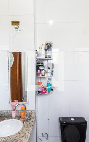 Casa de condomínio à venda com 70m², 2 quartos e 1 vaga Casa de condomínio à venda com 70m², 2 quartos e 1 vagaBanheiro da Suíte 2