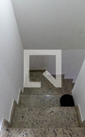 Casa de condomínio à venda com 70m², 2 quartos e 1 vaga Casa de condomínio à venda com 70m², 2 quartos e 1 vagaEscada