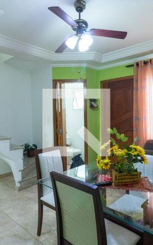 Casa de condomínio à venda com 70m², 2 quartos e 1 vaga Casa de condomínio à venda com 70m², 2 quartos e 1 vagaSala