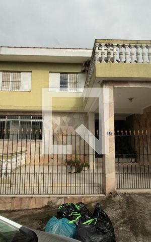 Casa à venda com 280m², 4 quartos e 3 vagasFachada