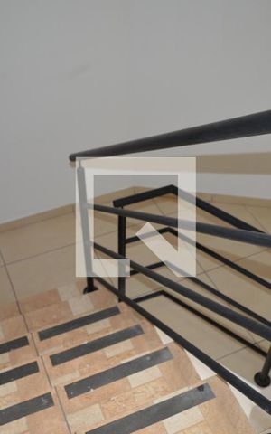Apartamento para alugar com 60m², 2 quartos e sem vagaEscada