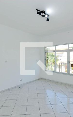 Casa à venda com 130m², 2 quartos e 2 vagas Casa à venda com 130m², 2 quartos e 2 vagasSala