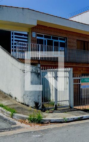 Casa à venda com 130m², 2 quartos e 2 vagas Casa à venda com 130m², 2 quartos e 2 vagasFachada