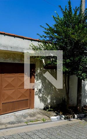 Casa à venda com 130m², 2 quartos e 2 vagas Casa à venda com 130m², 2 quartos e 2 vagasFachada