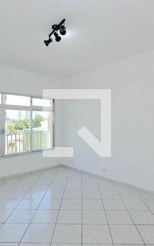 Casa à venda com 130m², 2 quartos e 2 vagas Casa à venda com 130m², 2 quartos e 2 vagasSala