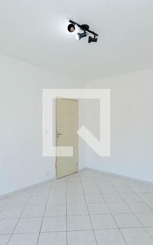 Casa à venda com 130m², 2 quartos e 2 vagas Casa à venda com 130m², 2 quartos e 2 vagasSala