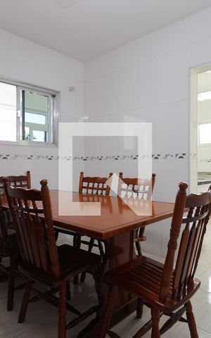Casa à venda com 309m², 4 quartos e 6 vagas Casa à venda com 309m², 4 quartos e 6 vagasCopa