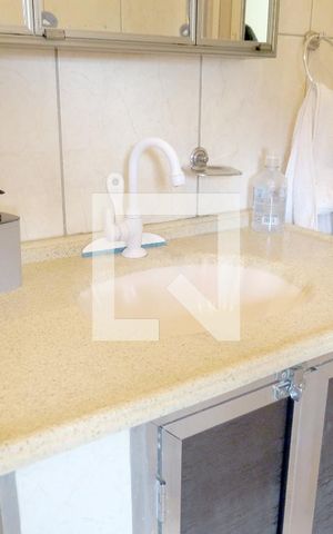 Casa à venda com 216m², 6 quartos e 2 vagasBanheiro - Pia