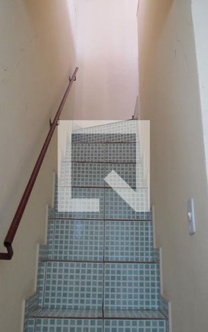 Casa à venda com 216m², 6 quartos e 2 vagasEscadas