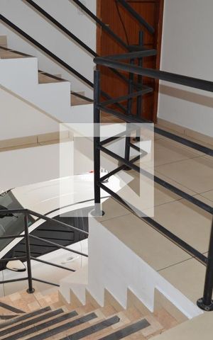 Apartamento para alugar com 65m², 2 quartos e sem vagaEscada