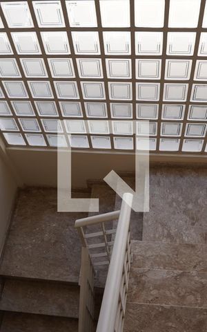 Casa para alugar com 278m², 3 quartos e 3 vagasEscada