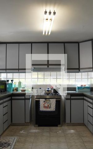 Casa para alugar com 278m², 3 quartos e 3 vagasCozinha