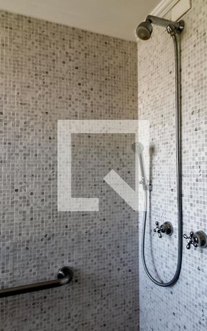 Apartamento à venda com 220m², 3 quartos e 2 vagas Apartamento à venda com 220m², 3 quartos e 2 vagasBanheiro da Suíte