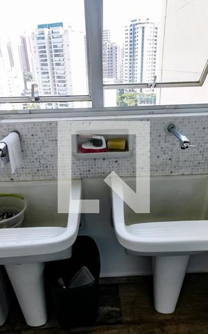 Apartamento à venda com 220m², 3 quartos e 2 vagas Apartamento à venda com 220m², 3 quartos e 2 vagasDetalhe da area de serviço