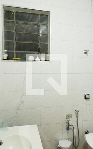 Casa à venda com 238m², 2 quartos e 2 vagasBanheiro