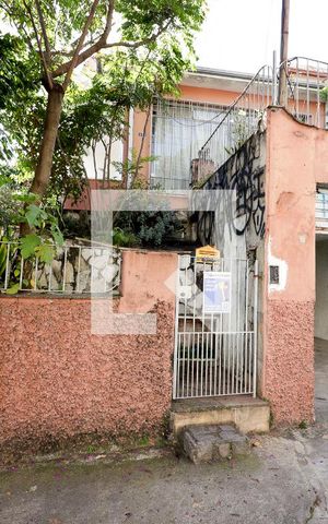 Casa à venda com 238m², 2 quartos e 2 vagasFachada