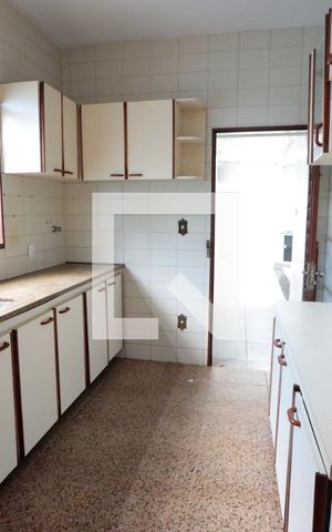 Casa à venda com 364m², 5 quartos e 2 vagas Casa à venda com 364m², 5 quartos e 2 vagasCozinha
