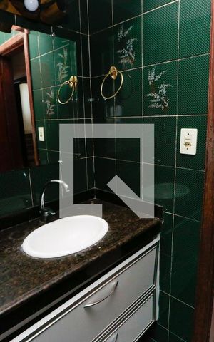 Casa à venda com 364m², 5 quartos e 2 vagas Casa à venda com 364m², 5 quartos e 2 vagasBanheiro Social