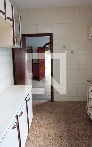Casa à venda com 364m², 5 quartos e 2 vagas Casa à venda com 364m², 5 quartos e 2 vagasCozinha