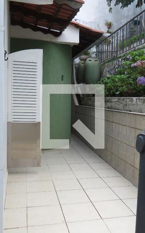 Casa à venda com 350m², 5 quartos e 5 vagasCorredor dos Fundos