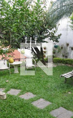 Casa à venda com 350m², 5 quartos e 5 vagasQuintal/Pomar
