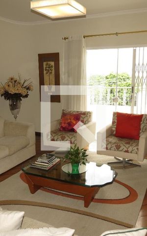 Casa à venda com 350m², 5 quartos e 5 vagasSala de Estar