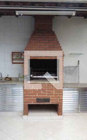 Casa à venda com 350m², 5 quartos e 5 vagasChurrasqueira
