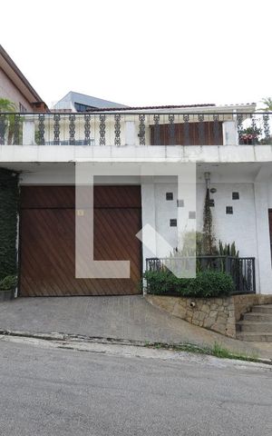 Casa à venda com 350m², 5 quartos e 5 vagasFachada