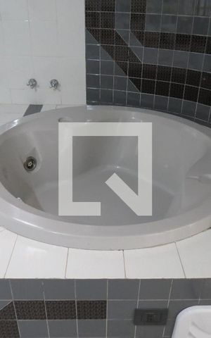 Casa à venda com 350m², 5 quartos e 5 vagasBanheiro Quarto 1