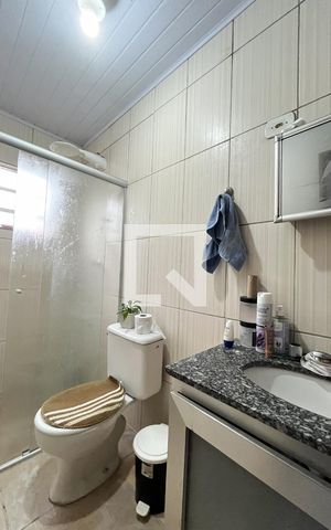 Casa à venda com 127m², 4 quartos e 1 vaga Casa à venda com 127m², 4 quartos e 1 vagaBanheiro 2