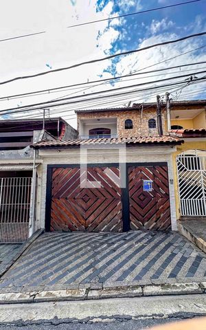Casa à venda com 380m², 3 quartos e 6 vagas Casa à venda com 380m², 3 quartos e 6 vagasFachada