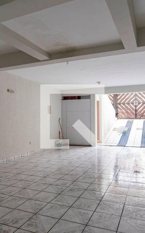 Casa à venda com 380m², 3 quartos e 6 vagas Casa à venda com 380m², 3 quartos e 6 vagasGaragem