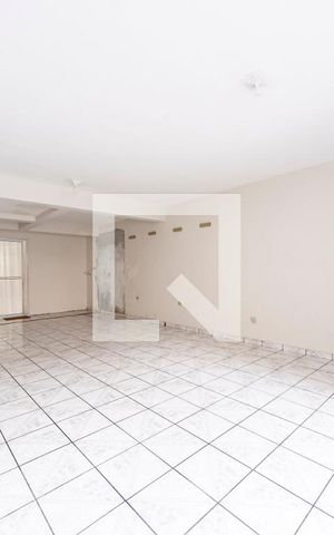 Casa à venda com 380m², 3 quartos e 6 vagas Casa à venda com 380m², 3 quartos e 6 vagasGaragem