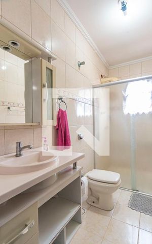Casa à venda com 380m², 3 quartos e 6 vagas Casa à venda com 380m², 3 quartos e 6 vagasBanheiro do Quarto 1