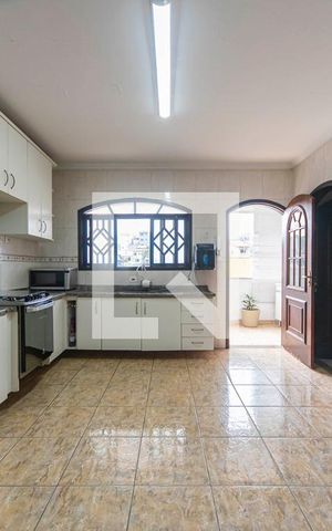 Casa à venda com 380m², 3 quartos e 6 vagas Casa à venda com 380m², 3 quartos e 6 vagasCozinha