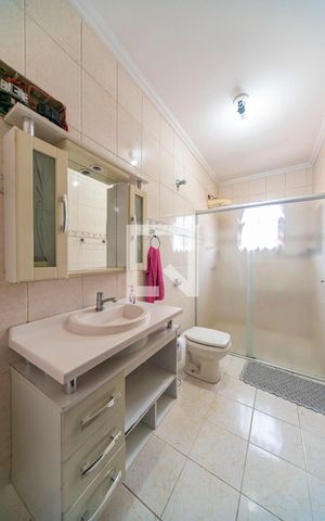 Casa à venda com 380m², 3 quartos e 6 vagas Casa à venda com 380m², 3 quartos e 6 vagasBanheiro do Quarto 1