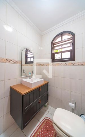 Casa à venda com 380m², 3 quartos e 6 vagas Casa à venda com 380m², 3 quartos e 6 vagasLavabo