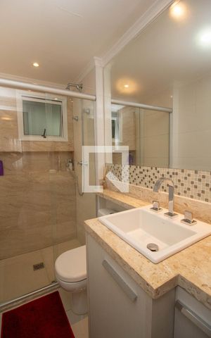 Apartamento à venda com 81m², 2 quartos e 1 vaga Apartamento à venda com 81m², 2 quartos e 1 vagaBanheiro Social