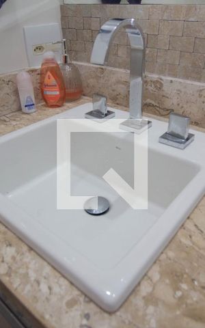 Apartamento à venda com 81m², 2 quartos e 1 vaga Apartamento à venda com 81m², 2 quartos e 1 vagaBanheiro da Suíte
