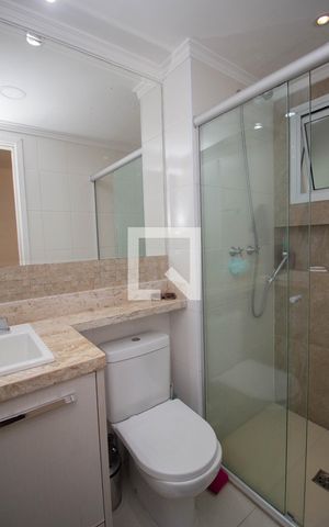Apartamento à venda com 81m², 2 quartos e 1 vaga Apartamento à venda com 81m², 2 quartos e 1 vagaBanheiro da Suíte