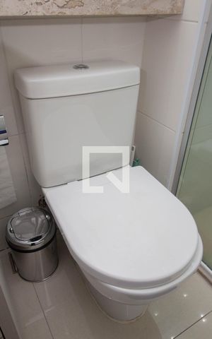 Apartamento à venda com 81m², 2 quartos e 1 vaga Apartamento à venda com 81m², 2 quartos e 1 vagaBanheiro da Suíte