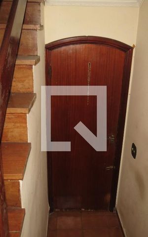 Casa à venda com 302m², 4 quartos e 4 vagasEscadas - Entrada Garagem