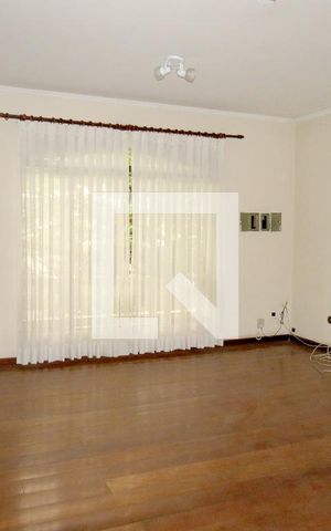 Casa à venda com 302m², 4 quartos e 4 vagasSala