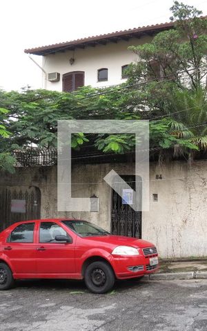 Casa à venda com 302m², 4 quartos e 4 vagasFachada